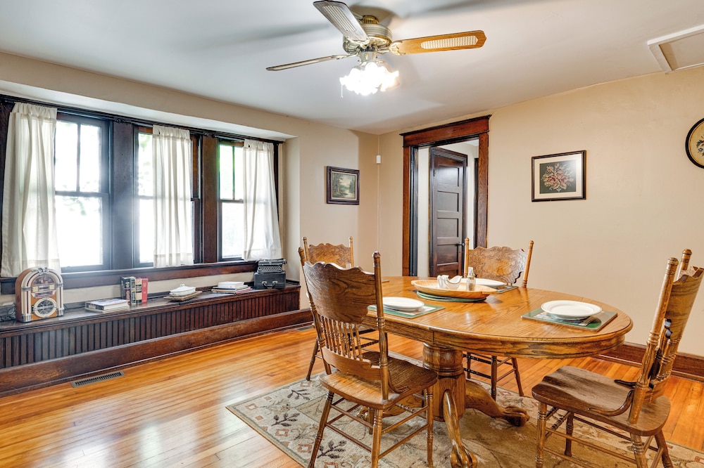 3 Mi to Dtwn Indy: 20th-century Apt w/ Fenced Yard