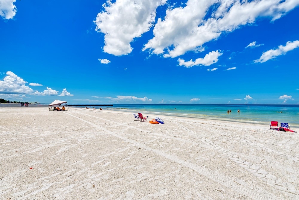 AMI Lighthouse Cottage-one Minute Walk To The Beach-keyless Locks