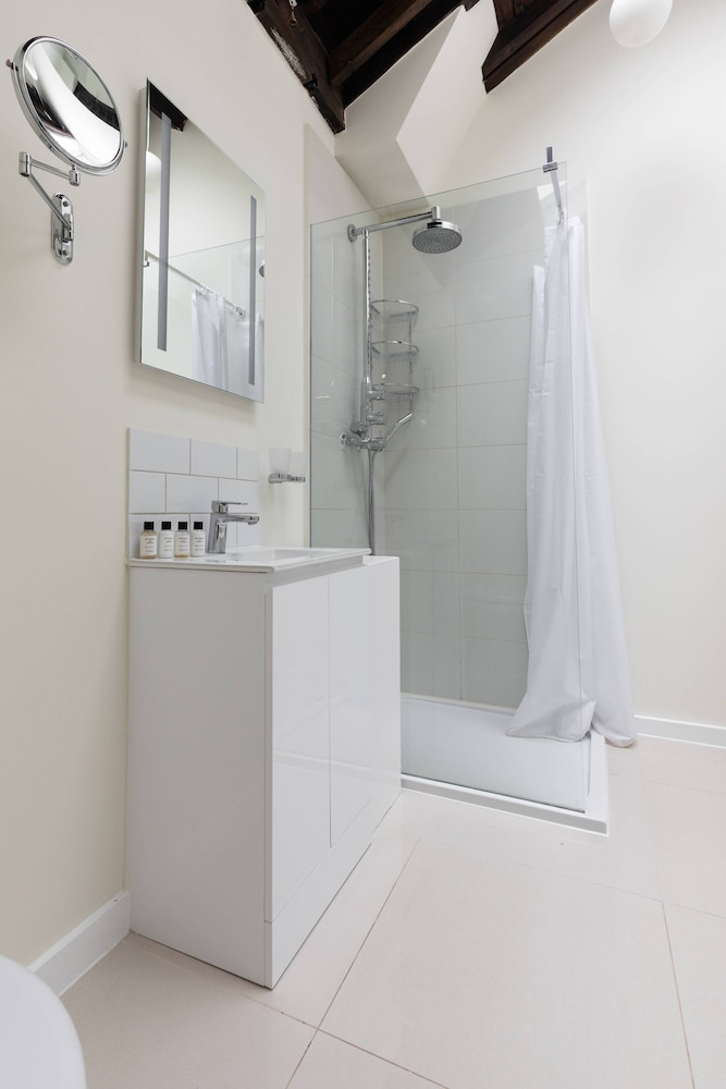 Codrington Mews III by Onefinestay
