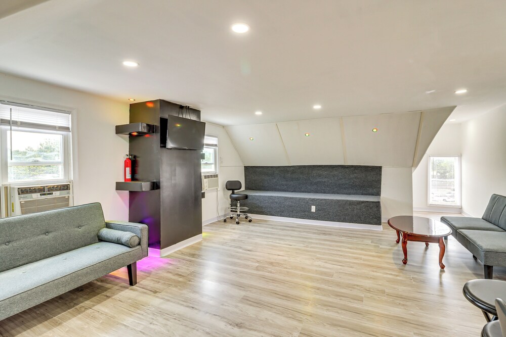 Walkable Abode in Stroudsburg's Business District!