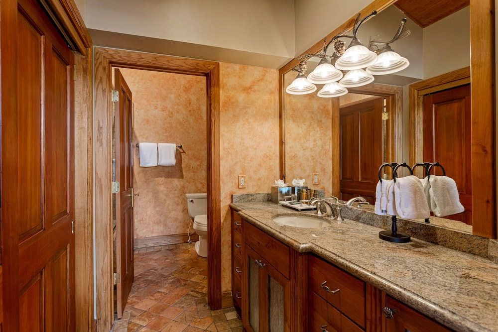La Maconnerie at Deer Valley Resort - Four Bedroom Condo with Hot Tub #3 4 Condo