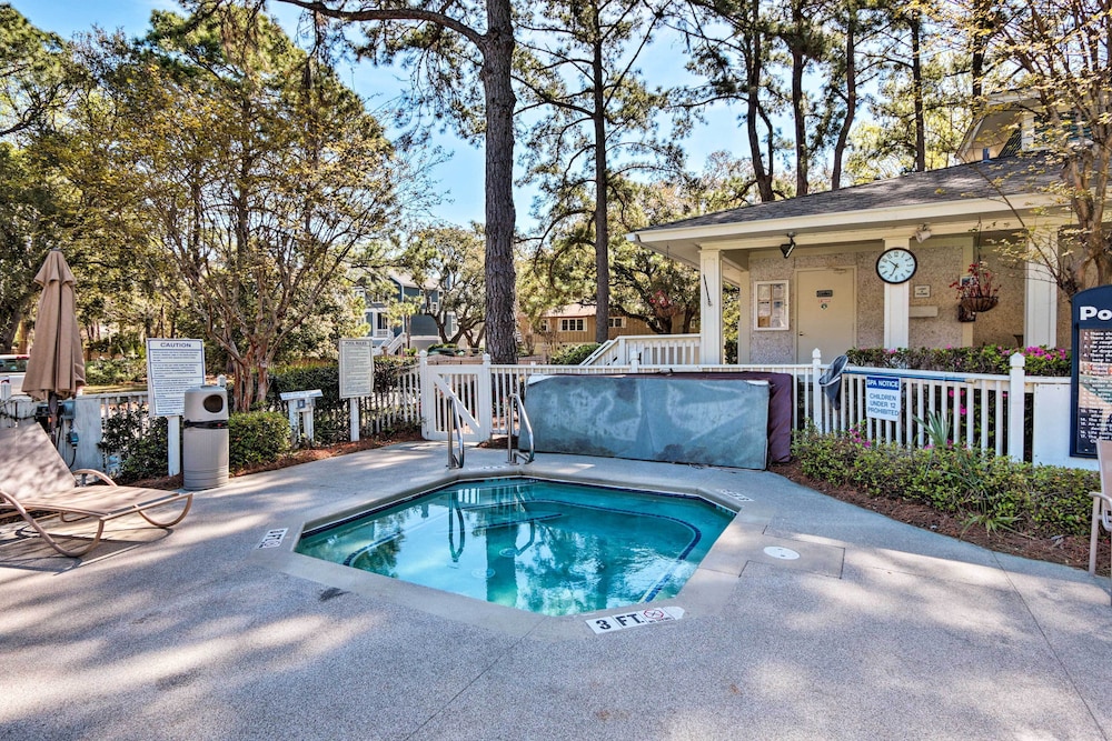 Access to Folly Field Beach & Pools: Coastal Condo