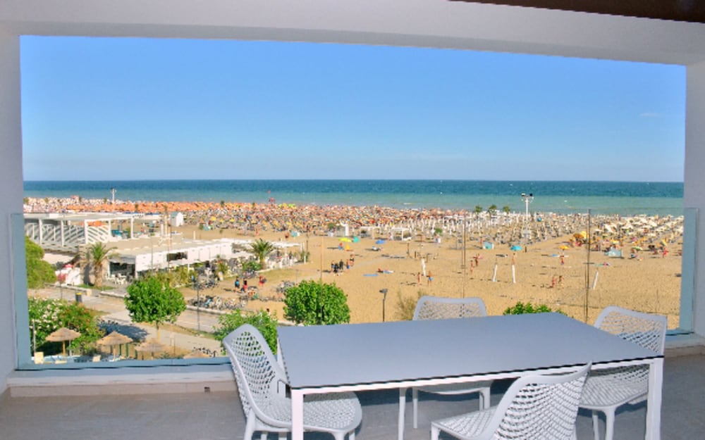 Azure Serenity Modern sea View Flat With Pool