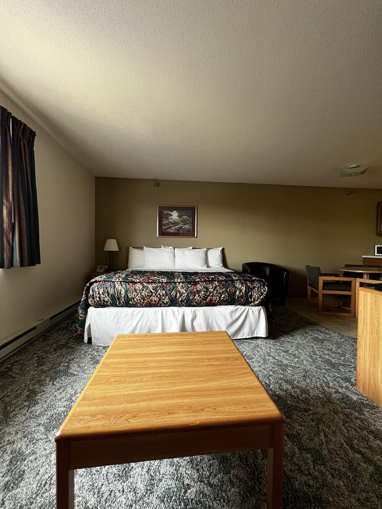 Budget Host Inn & Suites