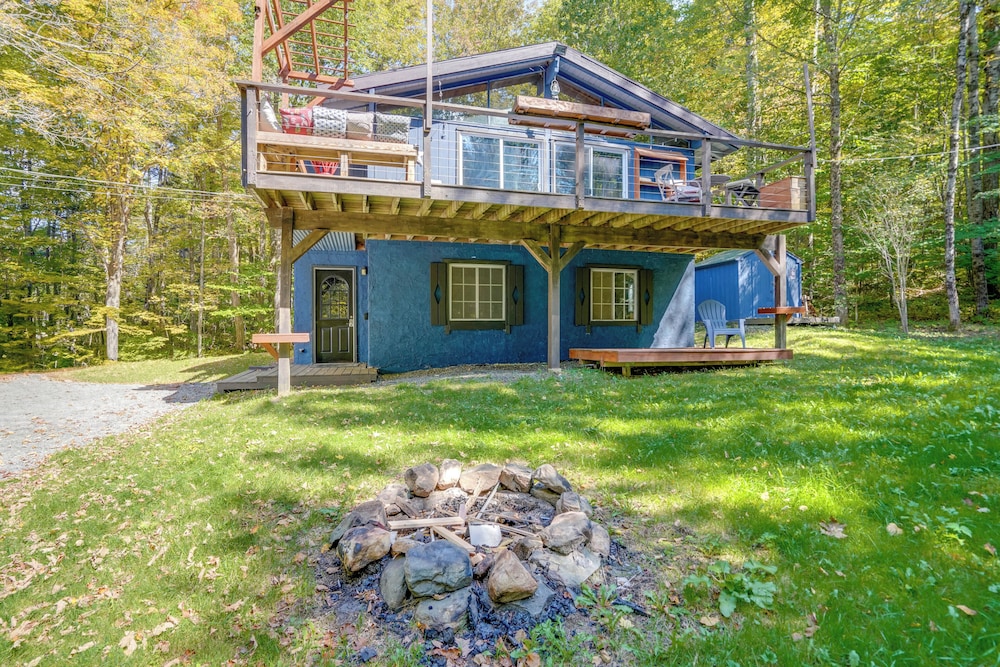 Treehouse Chalet Near Mt. Snow w/ On-site Trails!