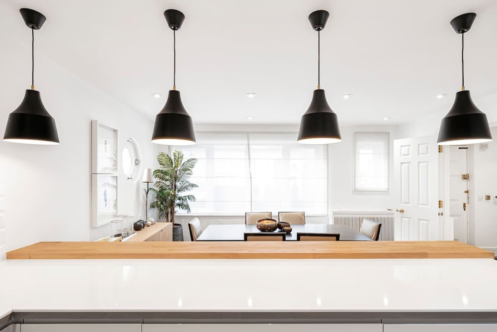 4-bed House Next To Harrods Pont Street Mews