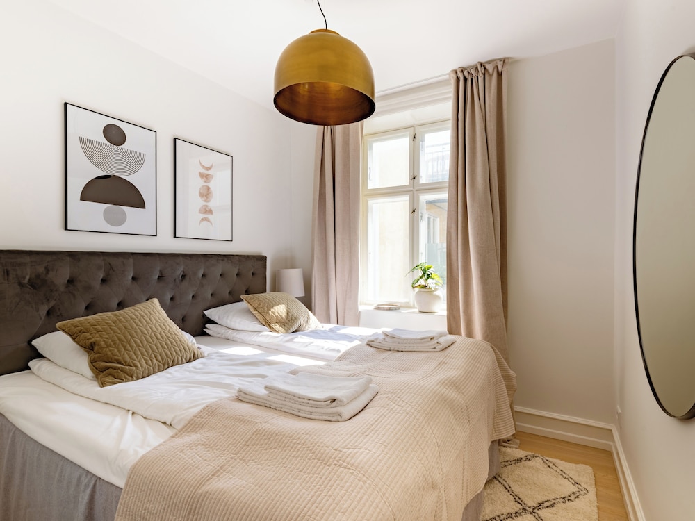 Sanders Shield 2 - 3 Bedroom Apartment With Balcony