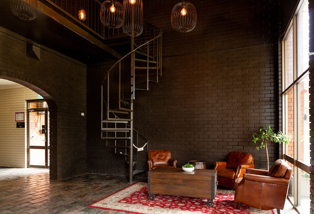 Lobby & Reception