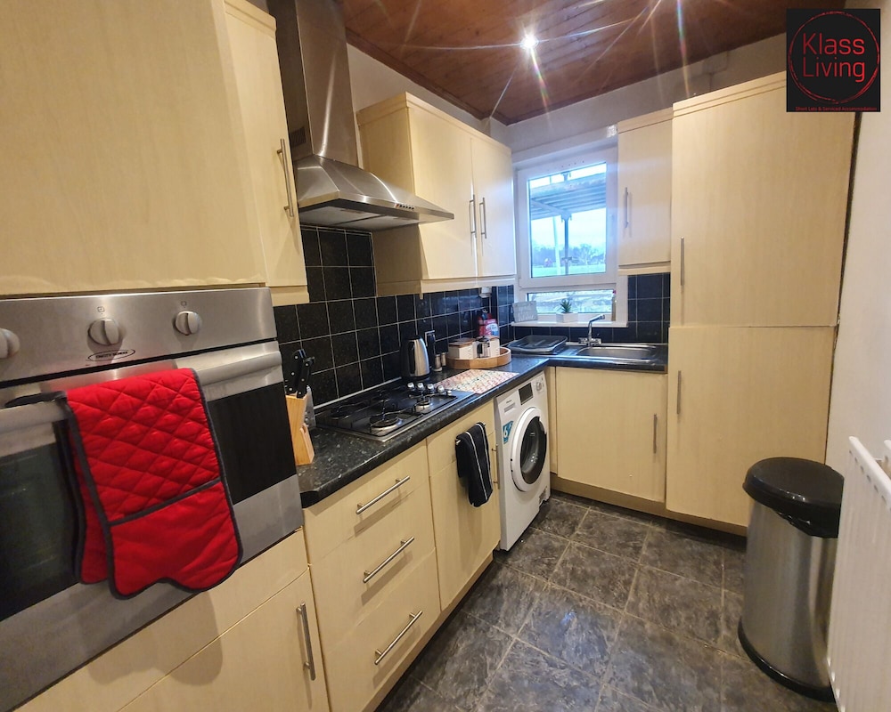 Two Bedroom Apartment by Klass Living Serviced Accommodation Airdrie - Nicol Apartment With WiFi & Parking view 5