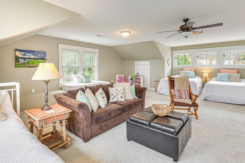 Boat Dock & Stunning Views: Lake Martin Retreat!
