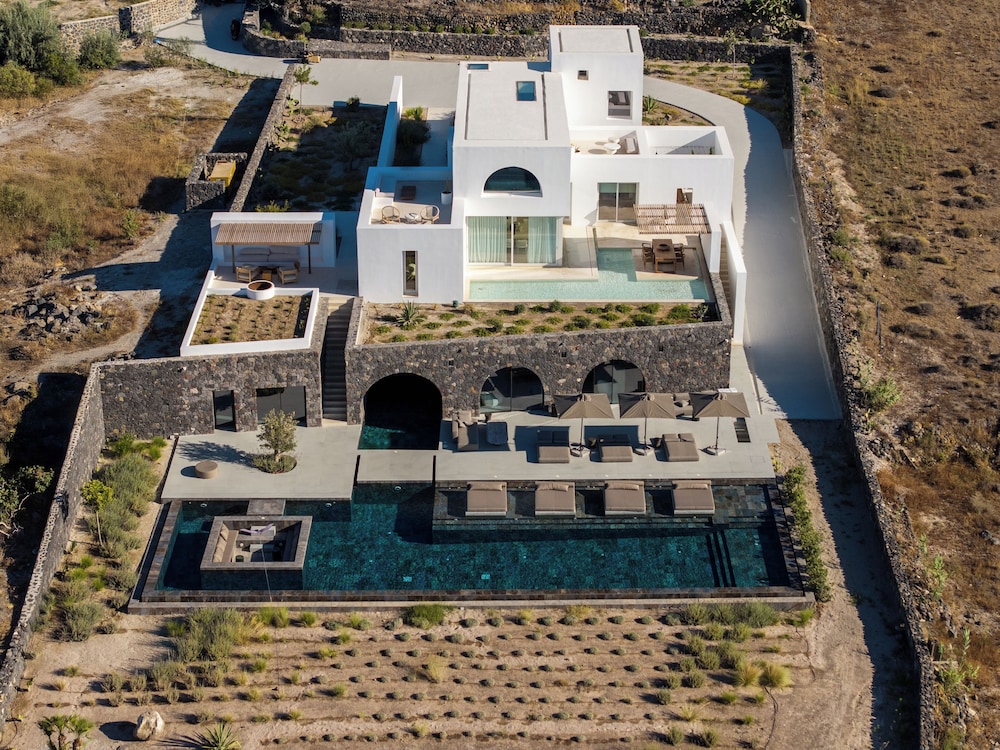 Charisma Estate Villa photo 5