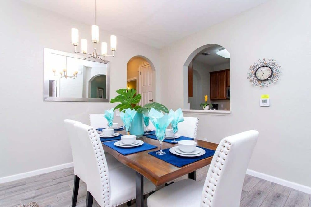 Spacious 2Bd Condo - Pool Hot Tub - Near I-drive