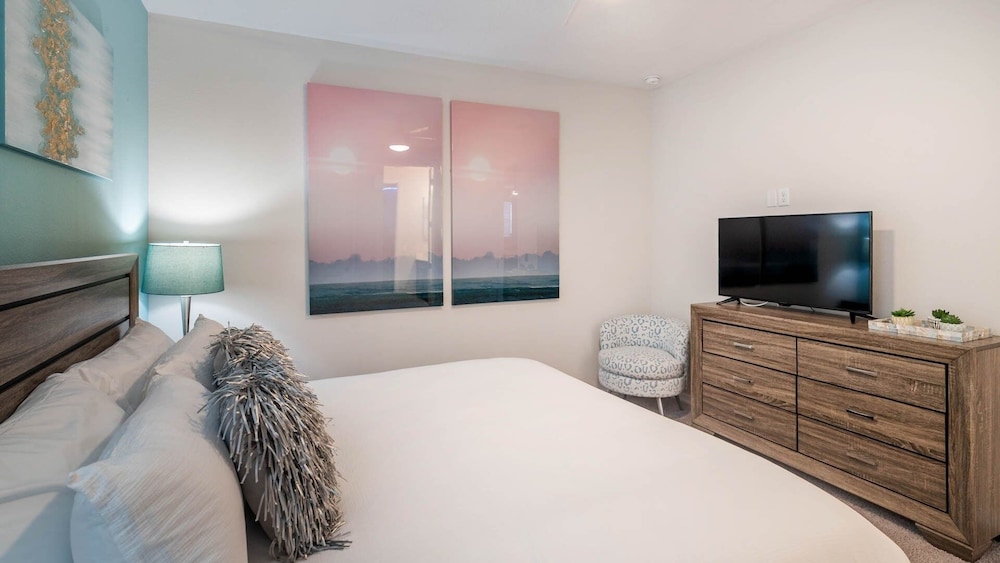 Solara Resort 5 Bedroom Home with Pool + Game Room 5 Home
