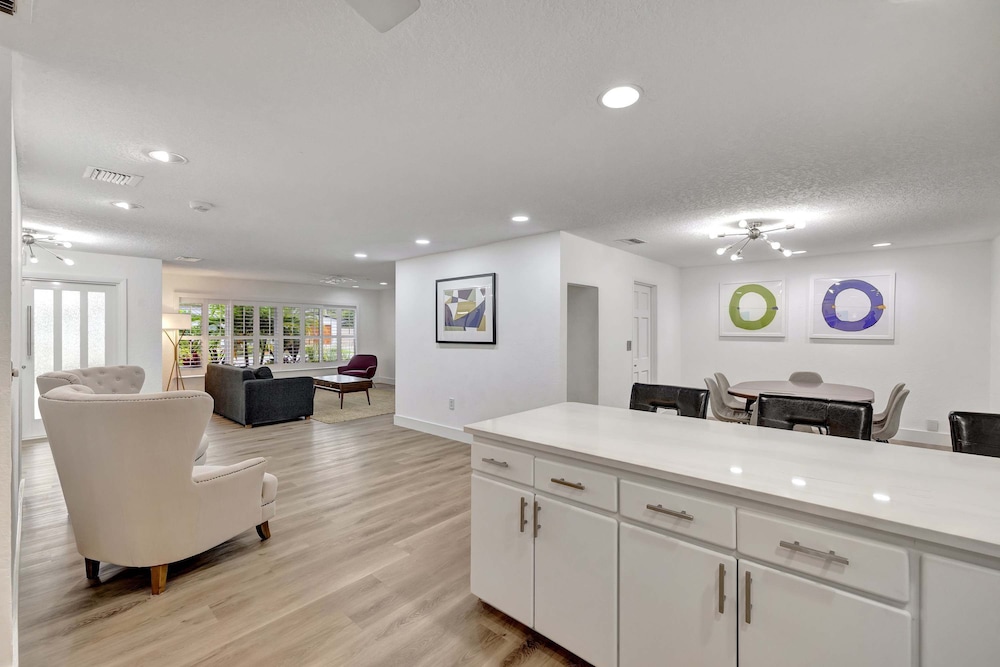Waterfront Paradise Chic 3 BDR