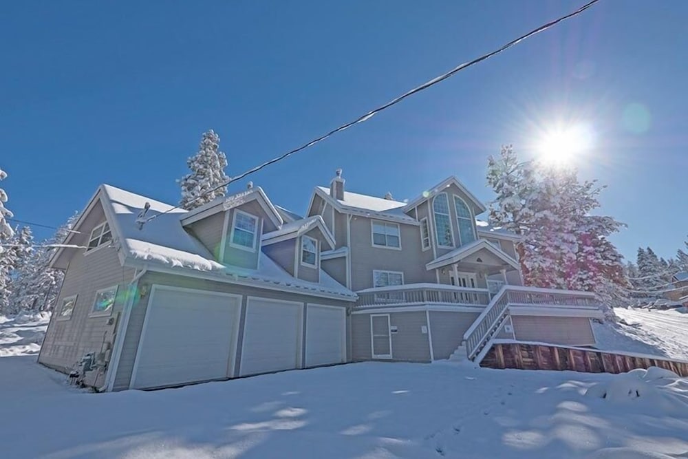 2184 Marshall Trail 5 Bedroom Home by RedAwning