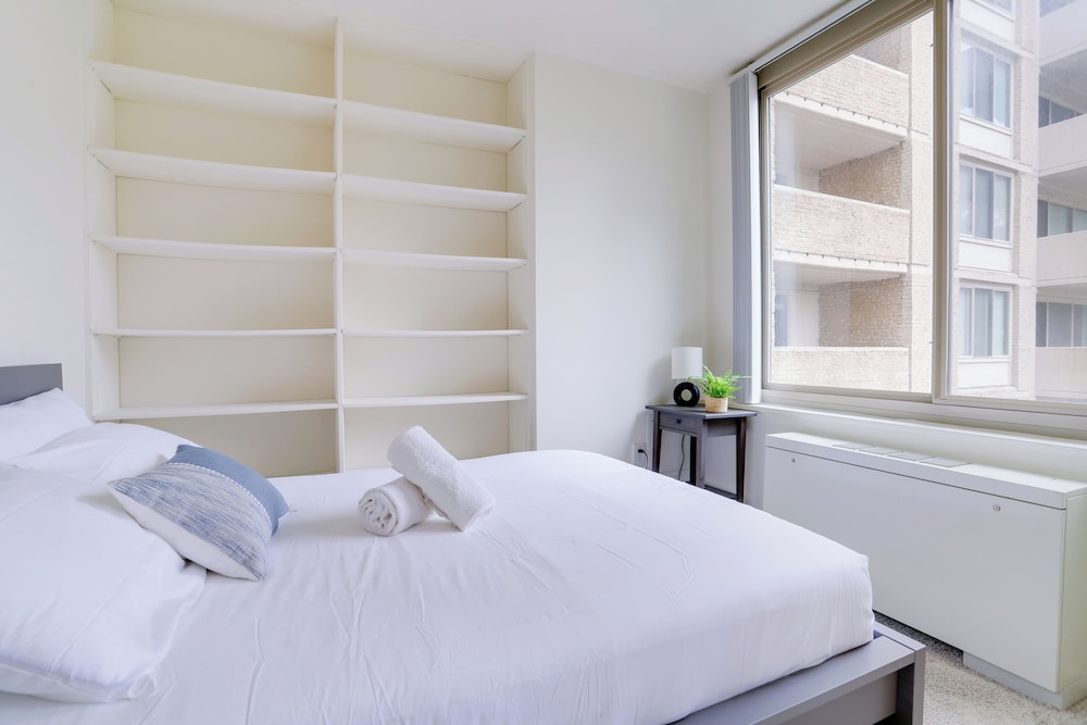 Comfortable Apt in Crystal City