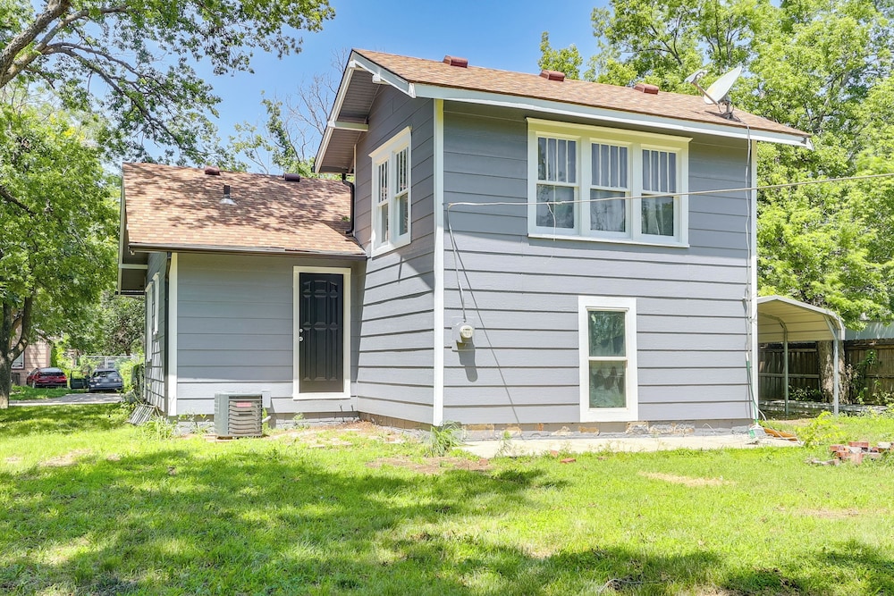 4 Mi to Dtwn: Charming Retreat in Wichita!