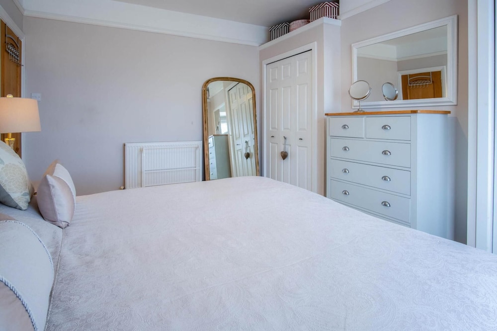 Little Glen - 3 Bedroom Holiday Home - Tenby