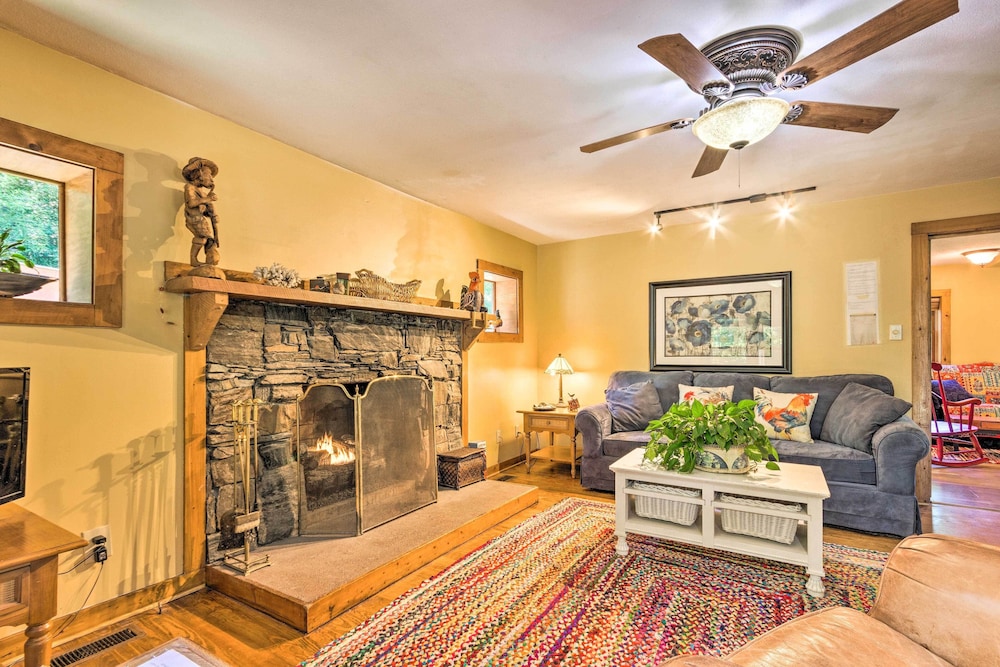 Rustic-yet-cozy Cabin w/ Patio, 12 Mi to Asheville