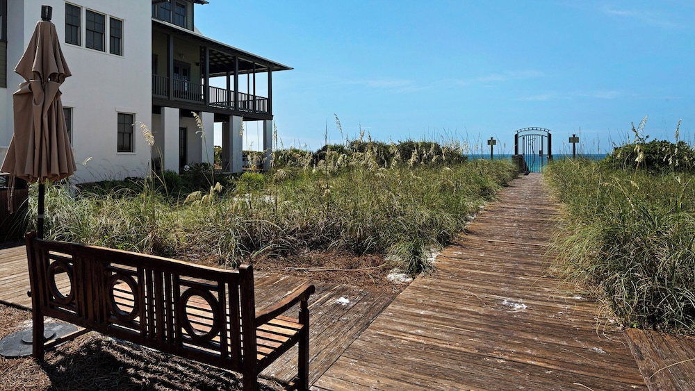 Coastal 3BR Condo With Pool & Shuttle : Snowbird Friendly!