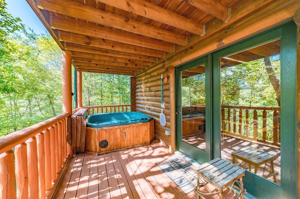 The Big Easy Spacious Mountain Retreat Hot Tub Deck Premier Location