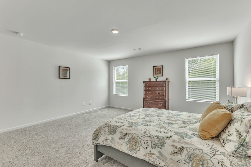 5br Pet Friendly Retreat With Garage Parking 5 Bedroom Home