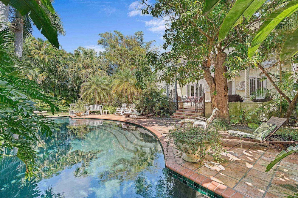 New Live Oak Cottage/beach/downtown/pool/shops/cafés view 3