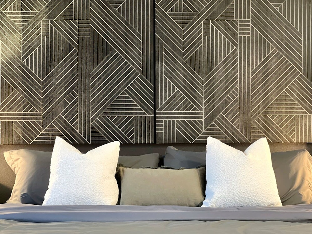 Modern Cosmopolitan APT Mid-hollywood Free Parking