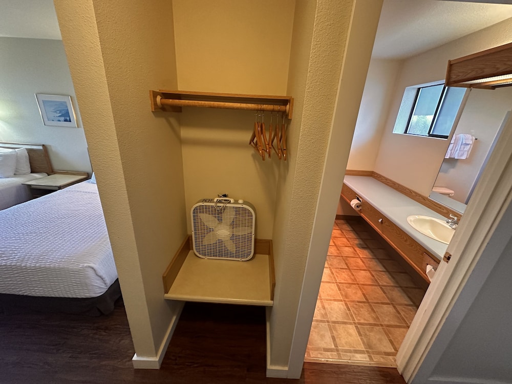 Astoria Crest Motel