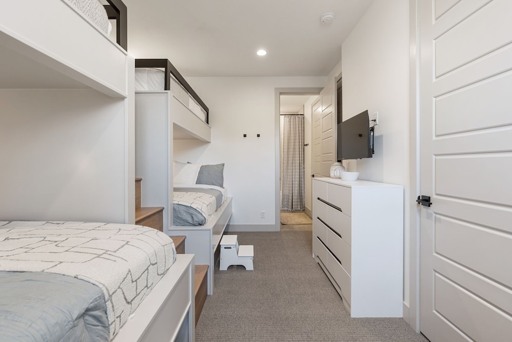 The Fish Bowl 6 Bedroom Townhouse