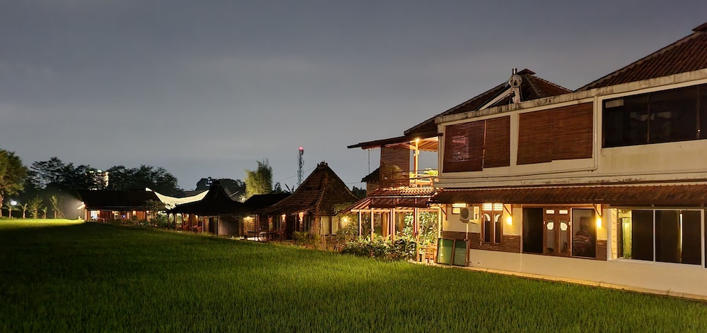 Alamanda Family Villas & Pool