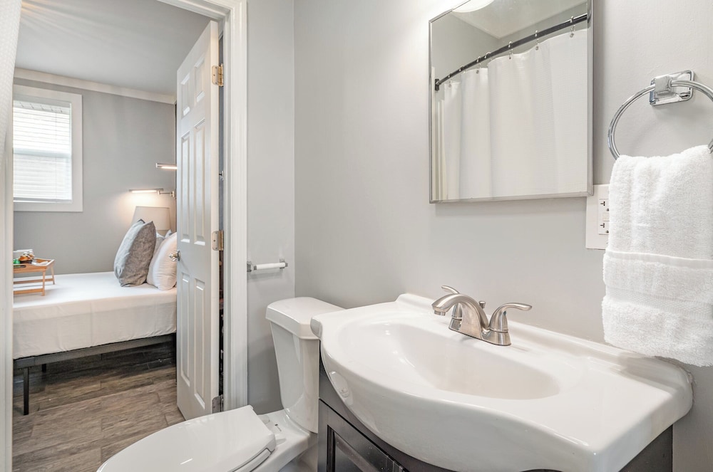 Lucent Pearl - Private Patio - Near Broadway