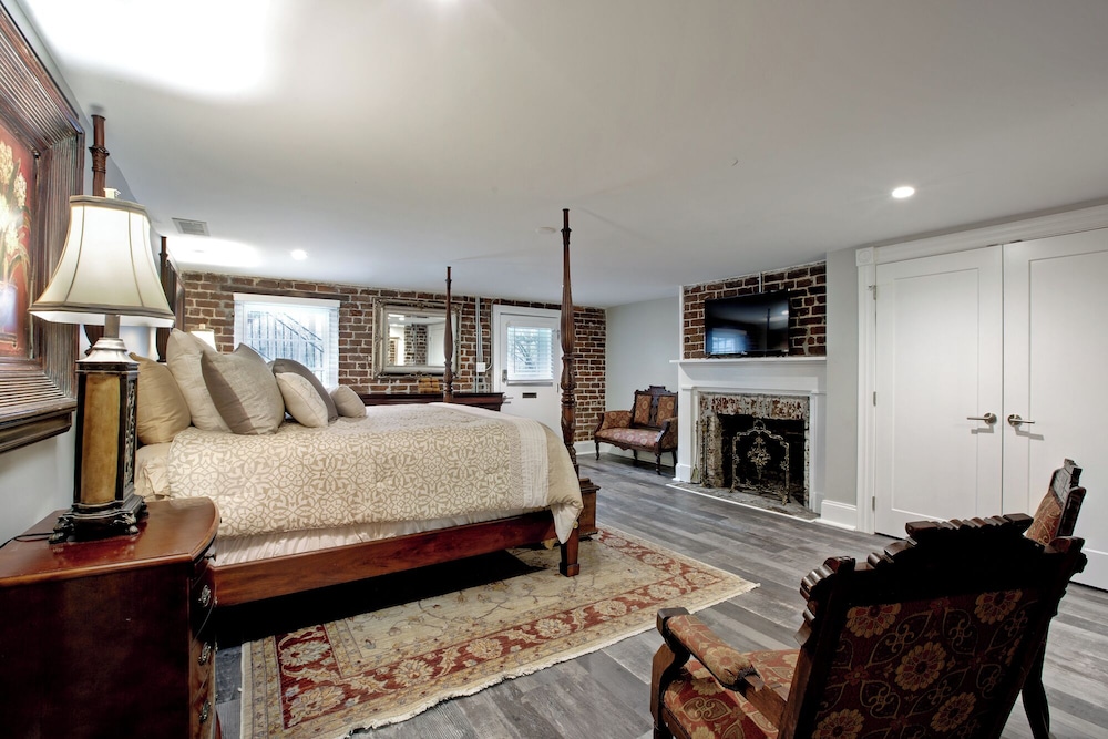 Restored Historic Home 5 BR 4.5 Bath