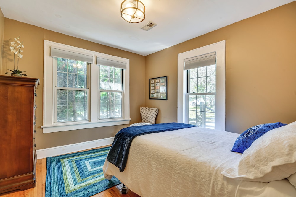 Mtn Views, Deck, Porches & Patio: Asheville Escape
