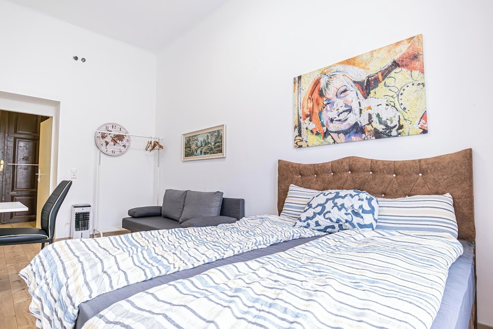 Large 5BR Central Flat Near Augarten
