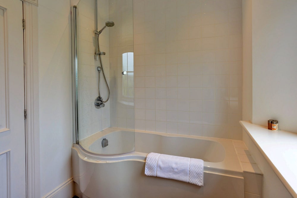 Self-catering Retreat With Pool, hot tub