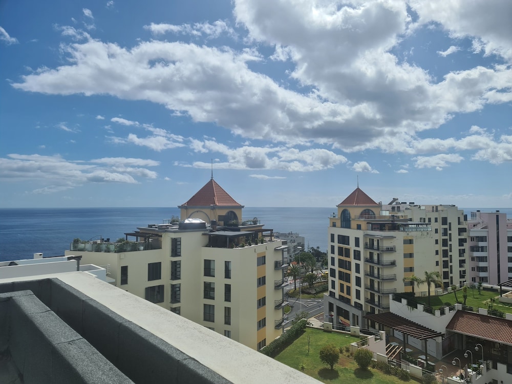 Seaside Escape - 3 Bedroom Apartment Sleeps 6 view 2