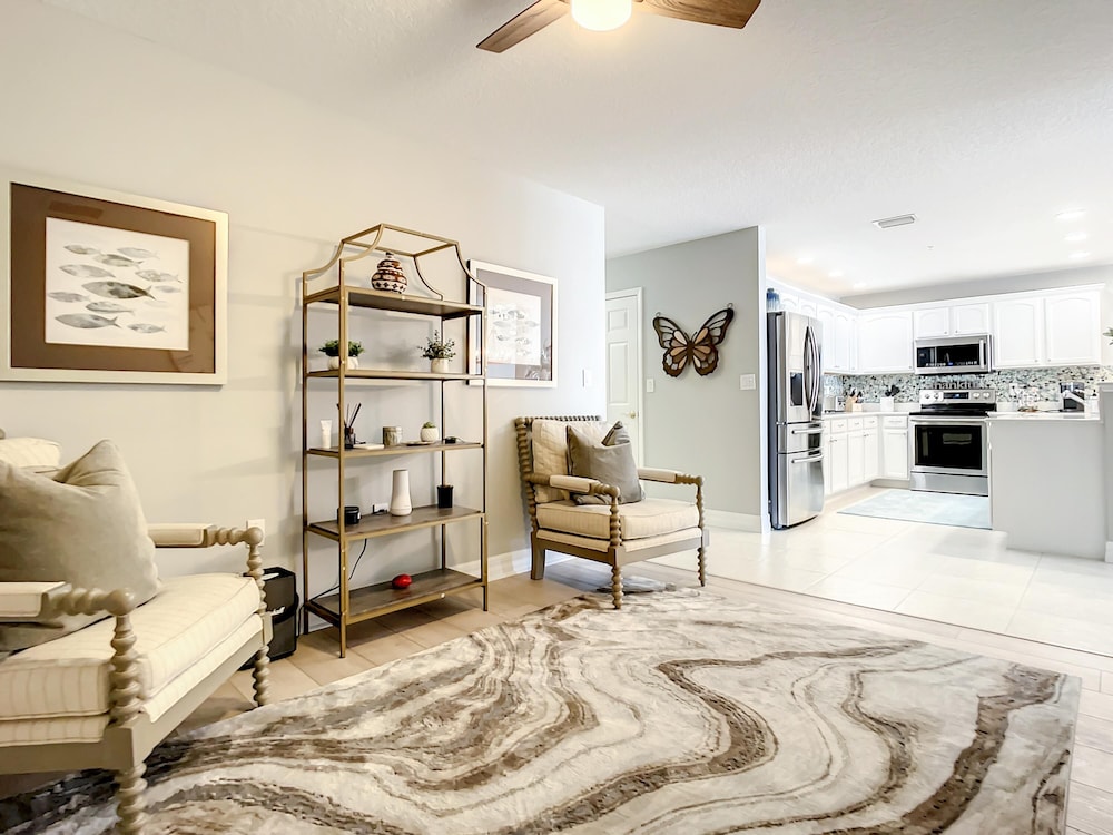 High End Luxury Malibu Condominium Beachfront Balcony Overlooking Pool Spa Mb302 view 5