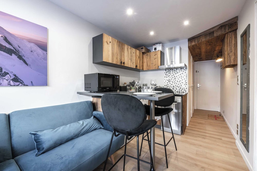 2 Bedroom Apartment With Parking and Balcony