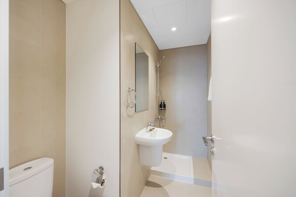 Durrani Homes - Majestic 4BR at Downtown