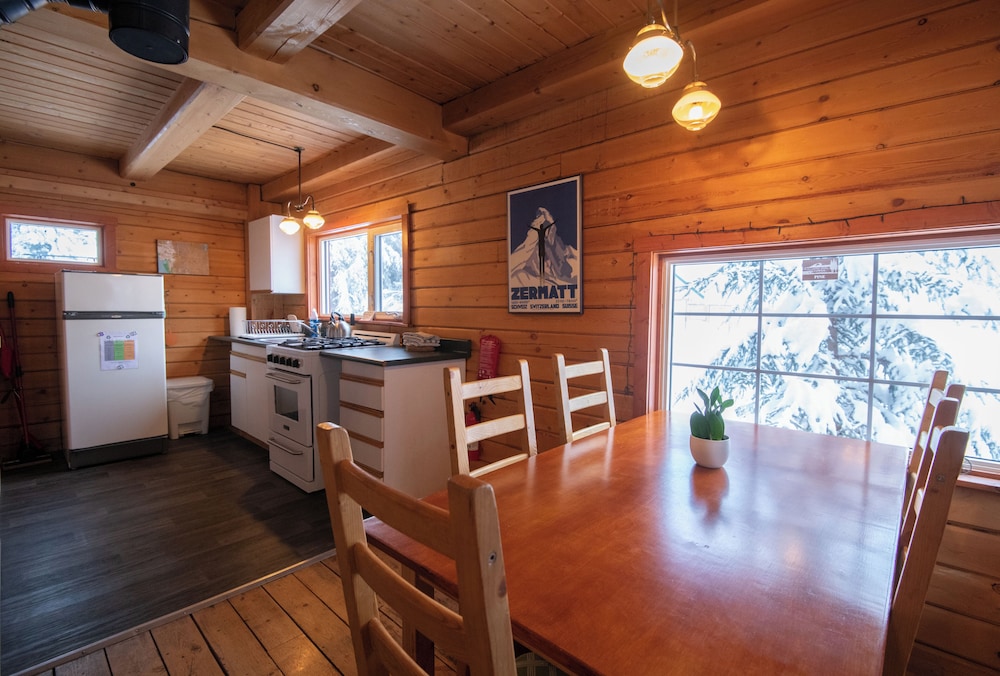 Little Atlin Lodge