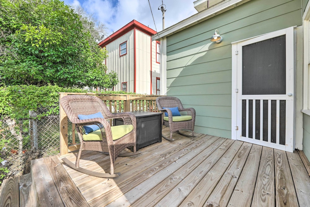 Historic Galveston Hideaway, Walk to the Beach!
