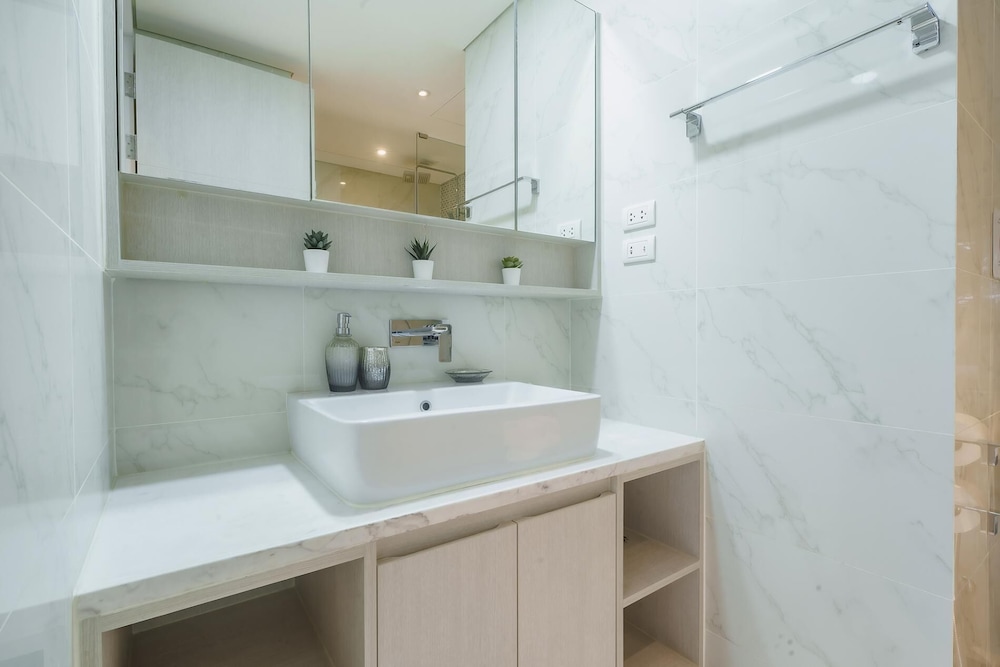 Cassia Exclusive Lake View Condo, Bang Tao Beach