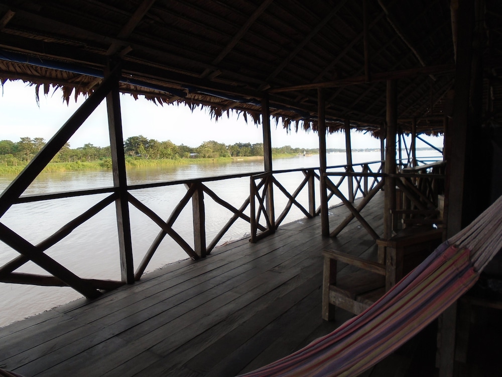 Kurupira Cabin Floating