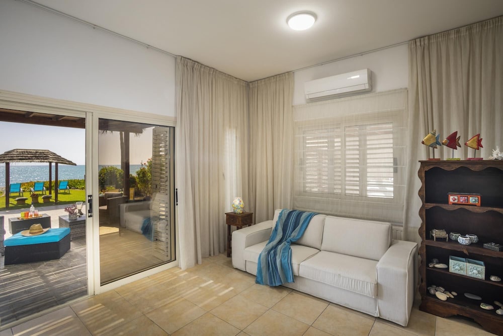 Beachfront Villa Meneou 5