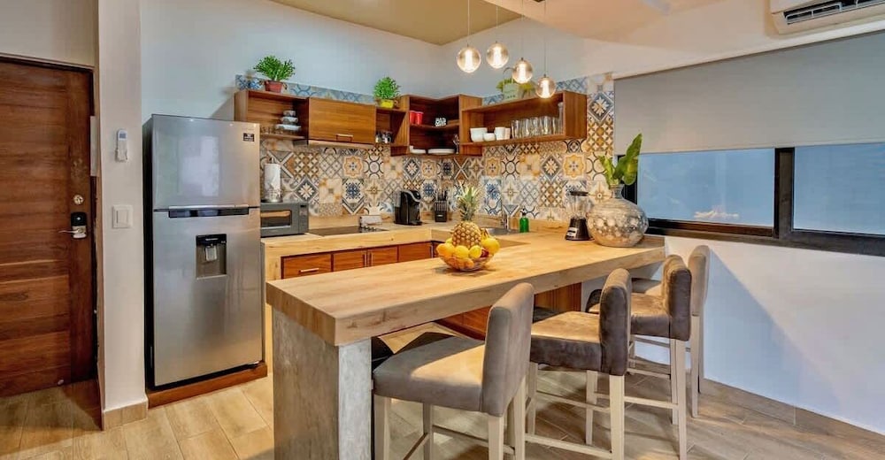 3br. Exclusive TH W/spacious Roof & Private Pool