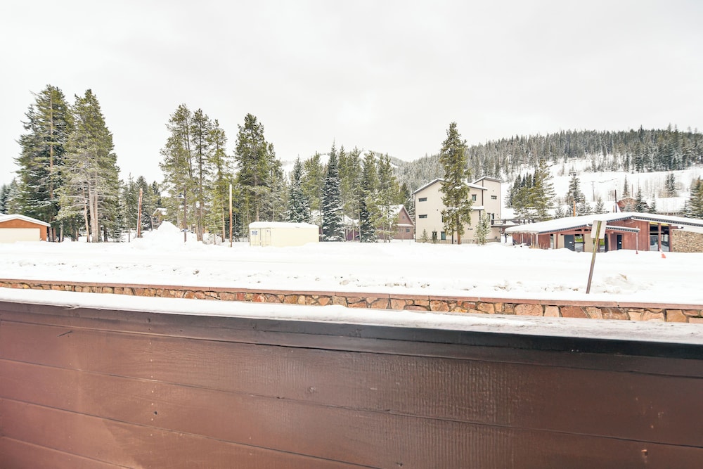 Walk to Winter Park Resort: Condo w/ Hot Tub!