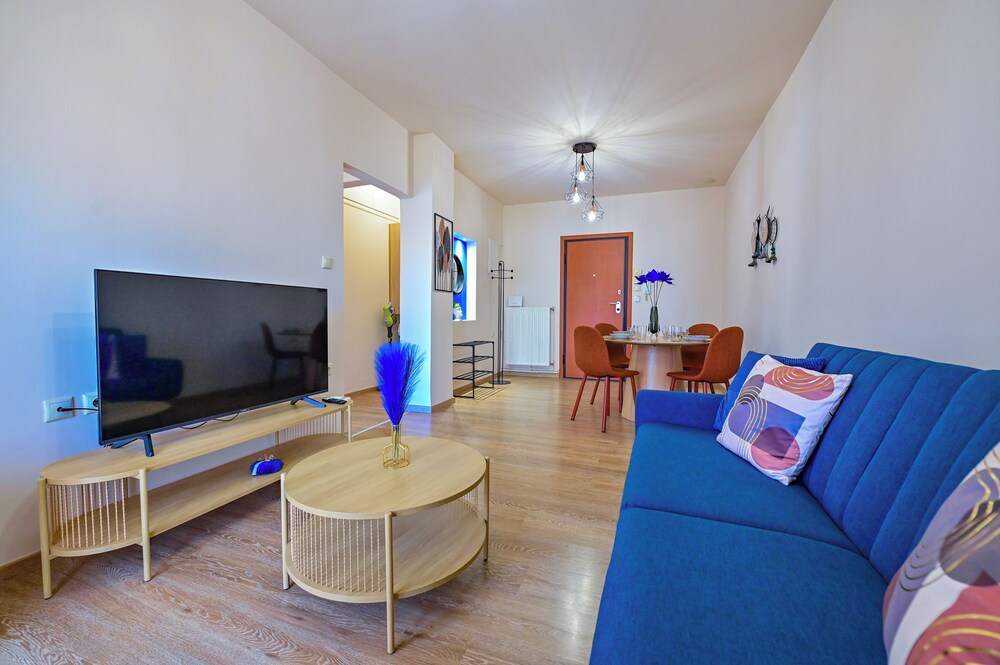 Royal Blue Central House by Checkin