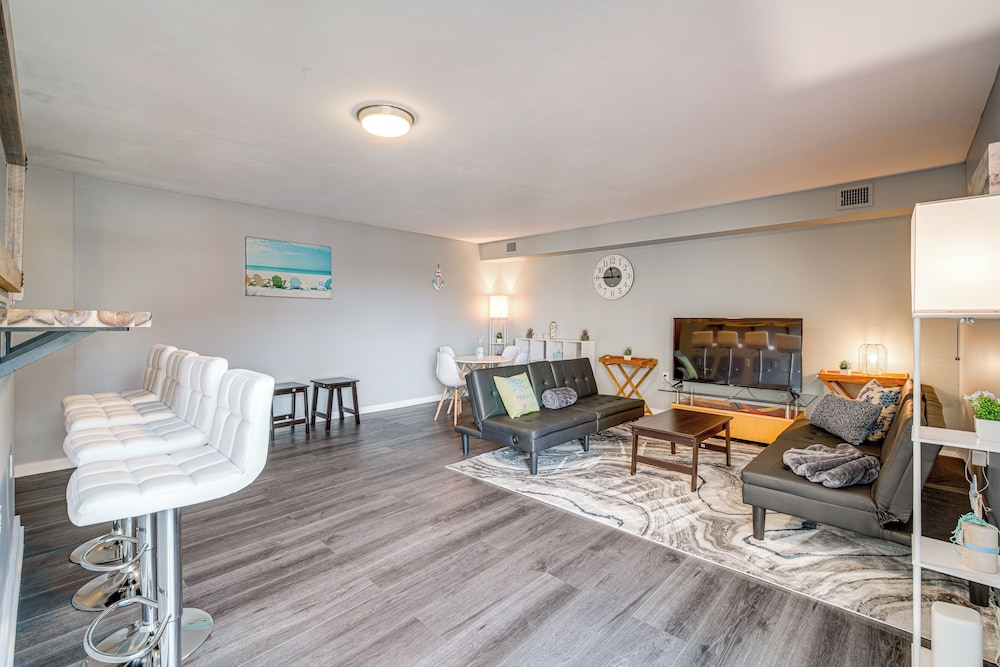 Walk to Casino: Condo w/ Balcony in Atlantic City!