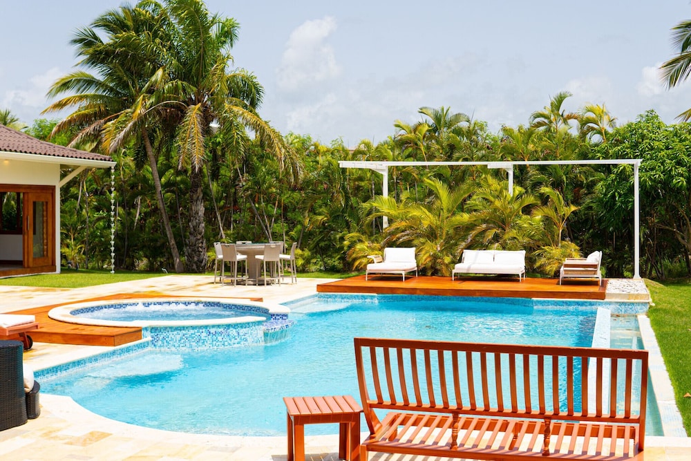 5BR 16 Guests Private Pool Garden View